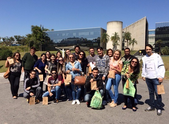 Alunos de Farmácia da AEMS visitam à Natura