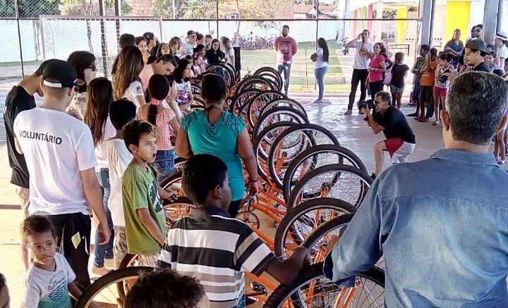 Projeto desenvolvido em Escola Municipal de Três Lagoas entrega 37 bicicletas a alunos