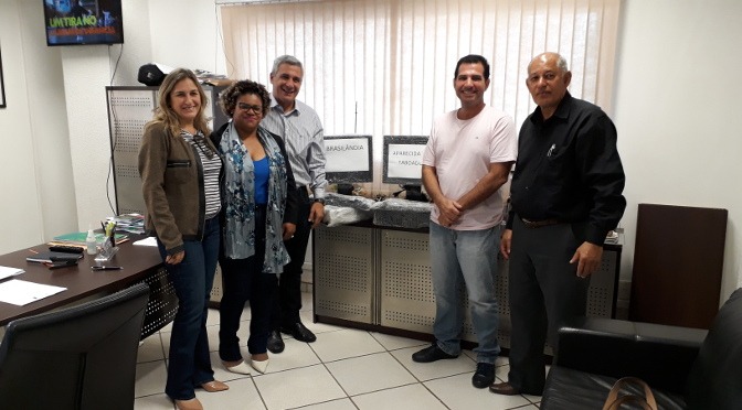 PROCON recebe novo computador para facilitar as demandas da população
