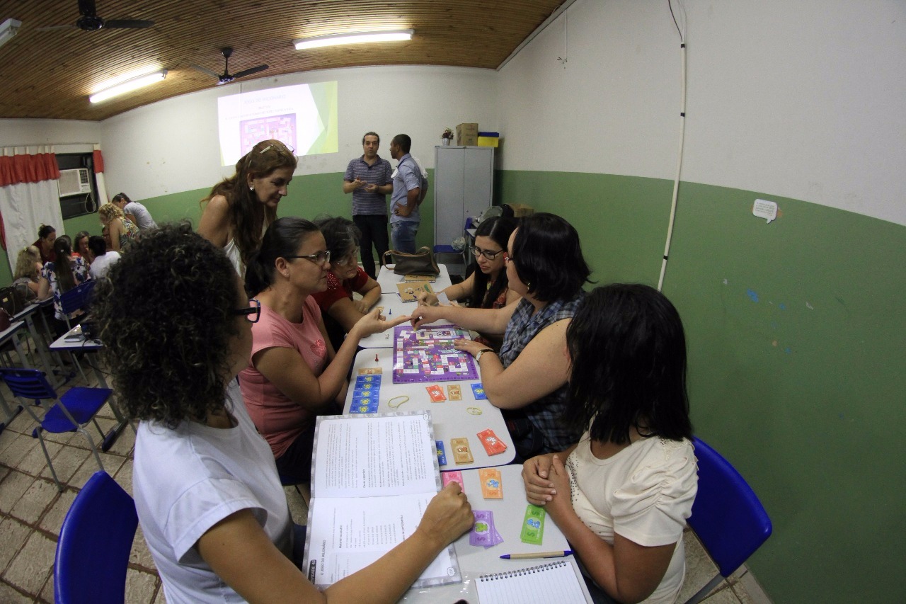  Oficina sobre educação financeira é ministrada aos professores de Brasilândia 