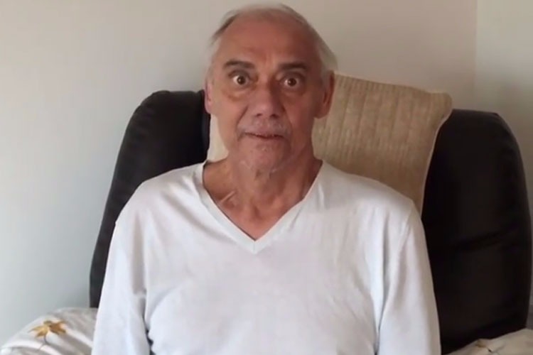 Marcelo Rezende reaparece abatido, mas se diz firme