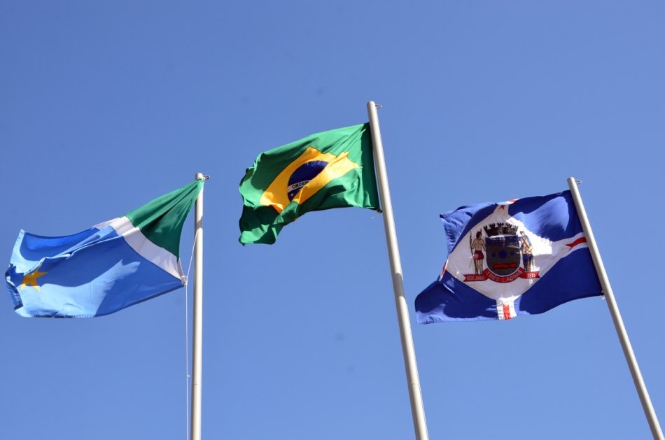 Escolas e CEIs prestam homenagem à Pátria em manifestações de civismo