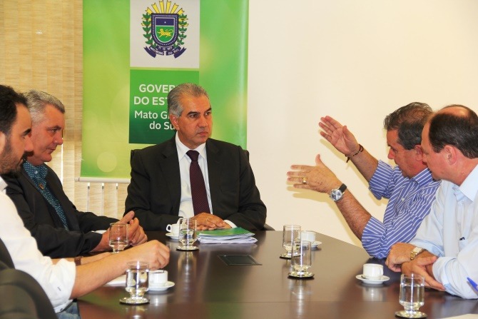 Deputado Eduardo Rocha discute obras para Três Lagoas com prefeito e governador