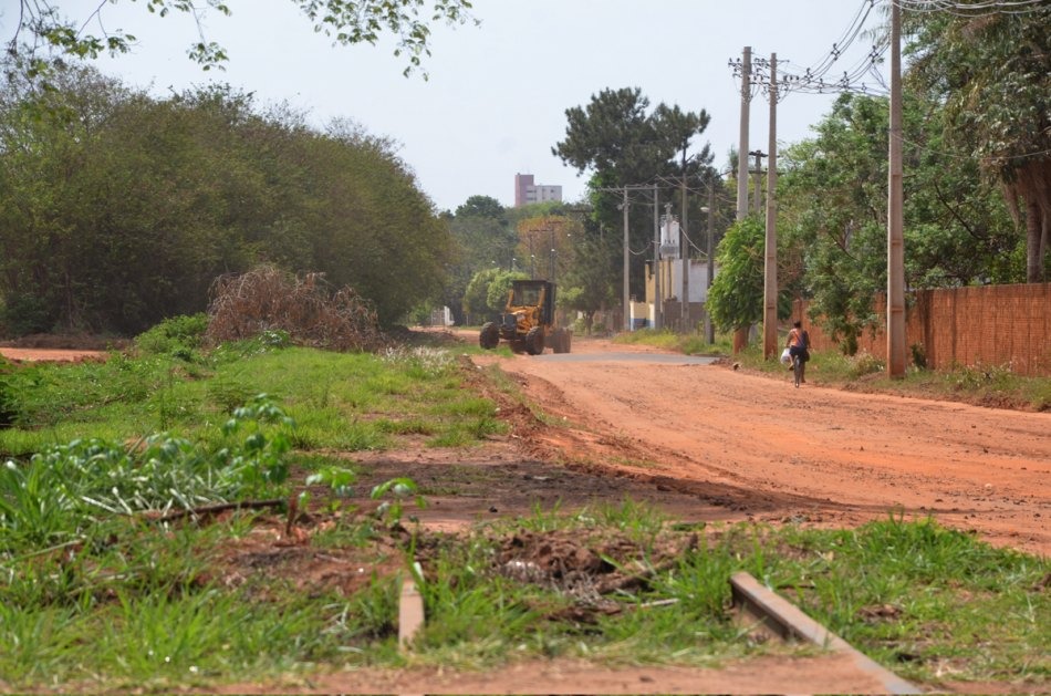Prefeitura inicia limpeza do traçado da antiga linha férrea