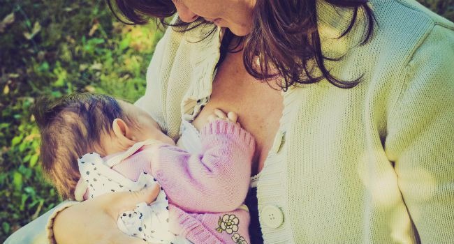 Lei aprovada em Três Lagoas garante direito de amamentação em público