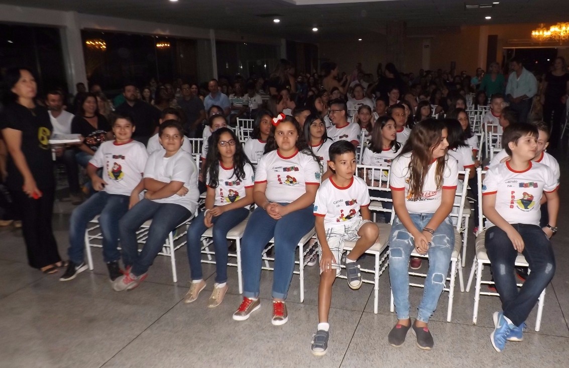 PM realiza formatura de 210 alunos do Proerd
