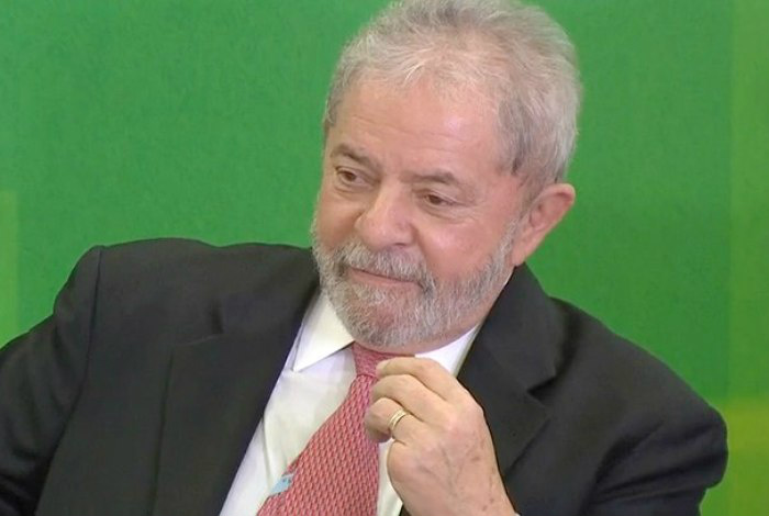 Em depoimento, Lula diz que é vítima de  'massacre'