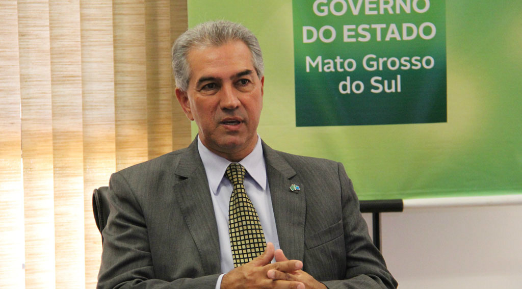 Reinaldo Azambuja sanciona reforma administrativa 