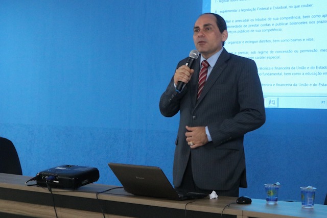 Lei Orgânica é tema de aula do programa Câmara Educação