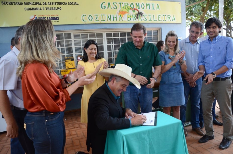 Assistência Social recebe materiais e equipamentos para cursos profissionalizantes