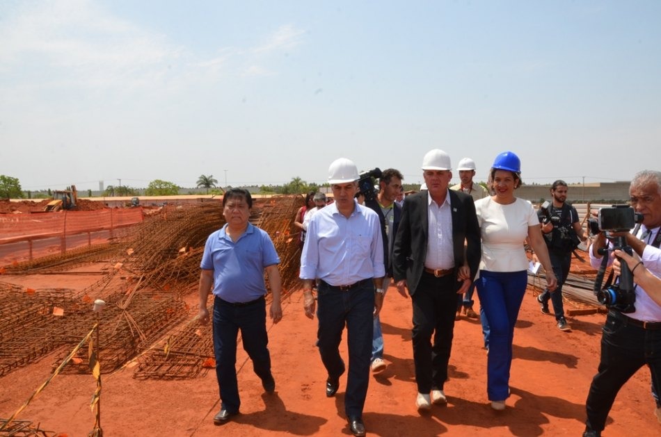 Prefeito e Governador visitam obras do Hospital e nova linha de produção da Fibria