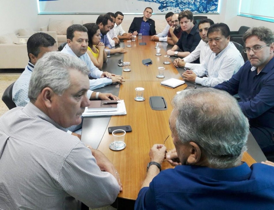 Prefeito e vereadores se reúnem na sede da Sanesul para tratar sobre investimento