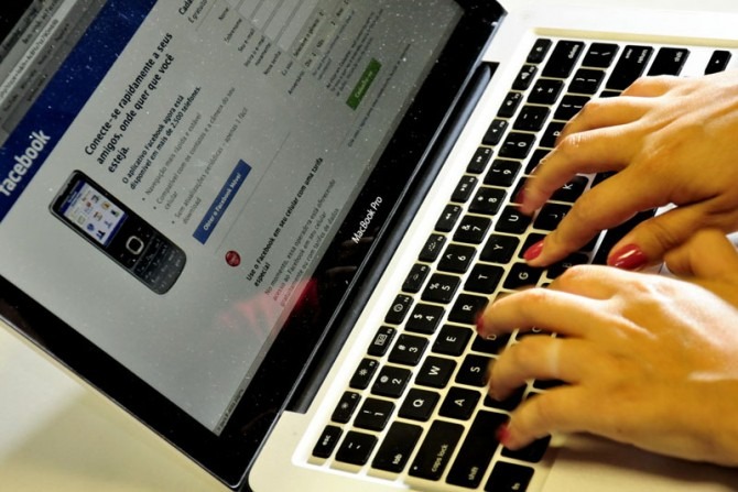 Universitário é acusado de estuprar adolescente que conheceu no facebook