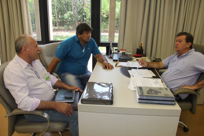 Eduardo Rocha recebe, em seu gabinete, o prefeito e vice da cidade de Deodápolis Eduardo Rocha recebe, em seu gabinete, o prefeito e vice da cidade de Deodápolis