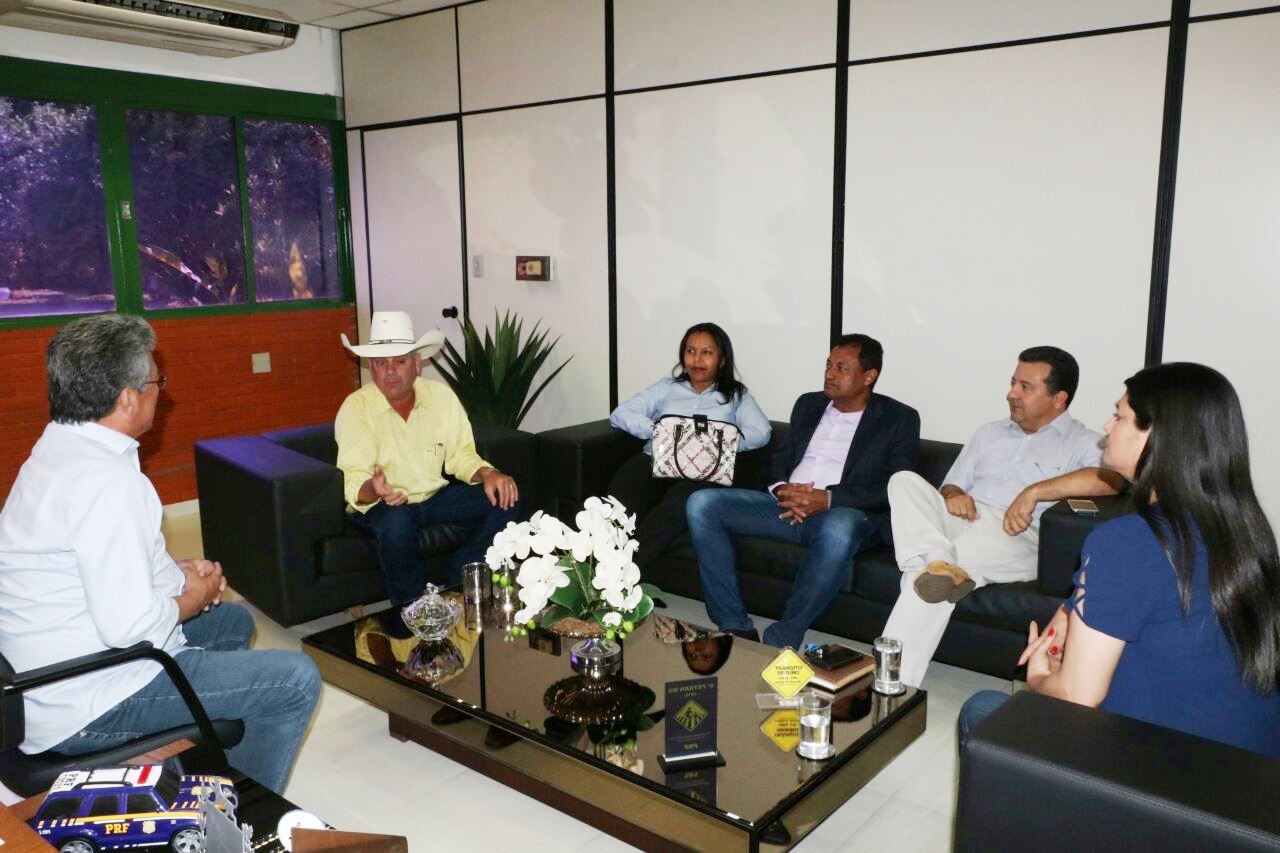 Vereadores e prefeito discutem melhorias para o trânsito com presidente do Detran/MS Vereadores e prefeito discutem melhorias para o trânsito com presidente do Detran/MS