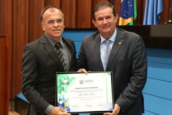 Vereador de Rio Brilhante, João Pedro Alves, recebe homenagem de Eduardo Rocha Vereador de Rio Brilhante, João Pedro Alves, recebe homenagem de Eduardo Rocha