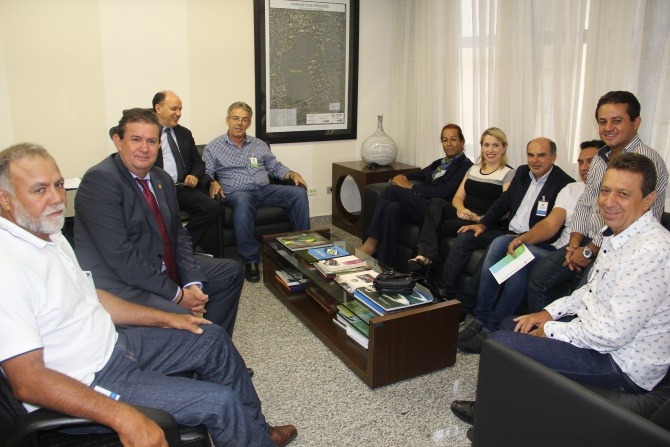 Vereadores e Prefeito de Paranaíba se reúnem com Eduardo Rocha e Junior Mochi