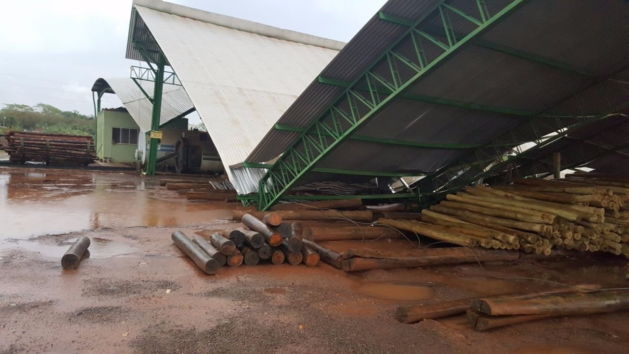Vendaval acompanhado com granizo assusta população três-lagoense Vendaval acompanhado com granizo assusta população três-lagoense
