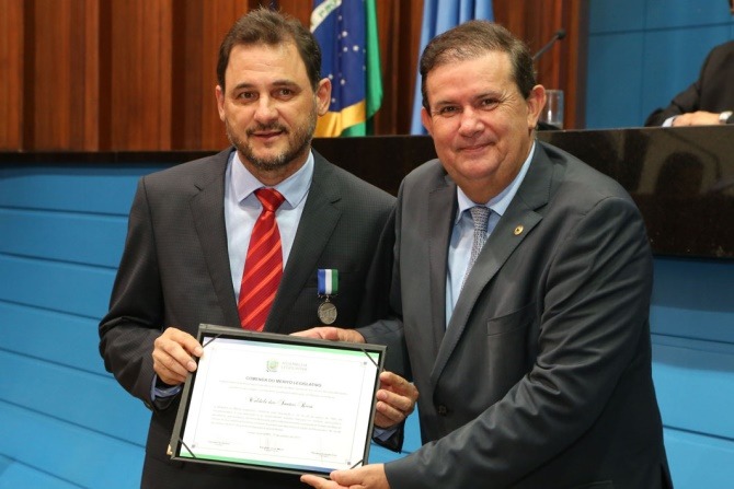 Prefeito de Costa Rica recebe Comenda do Mérito Legislativo de deputado Eduardo Rocha Prefeito de Costa Rica recebe Comenda do Mérito Legislativo de deputado Eduardo Rocha