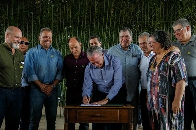 Temer assina decreto que converte multas em investimentos ambientais Temer assina decreto que converte multas em investimentos ambientais