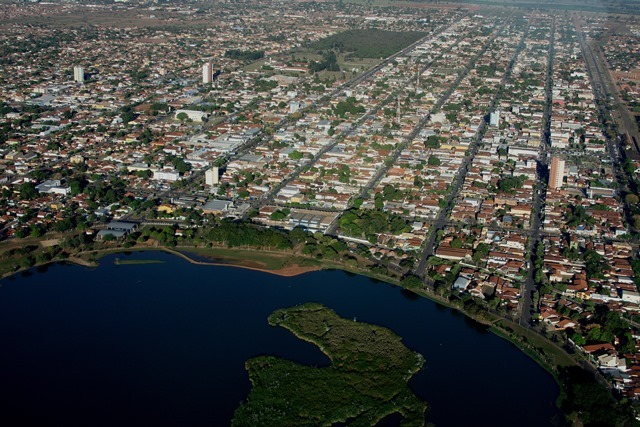 Prefeito sanciona Lei que isenta e diminui IPTU de loteamentos em Três Lagoas Prefeito sanciona Lei que isenta e diminui IPTU de loteamentos em Três Lagoas