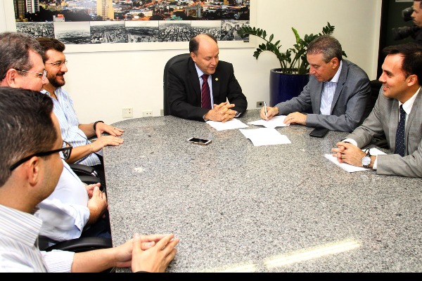 ALMS garante acordo para evitar demissões e garantir ressarcimento da JBS ALMS garante acordo para evitar demissões e garantir ressarcimento da JBS