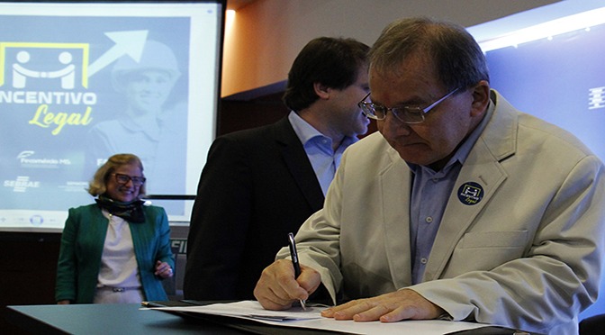 Fecomércio diz que duas mil empresas serão beneficiadas com a nova lei Fecomércio diz que duas mil empresas serão beneficiadas com a nova lei
