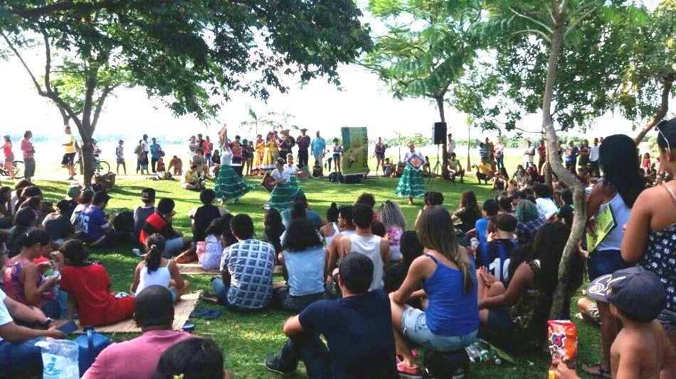 Dança Três reúne aproximadamente 500 pessoas ao ar livre na Lagoa Maior Dança Três reúne aproximadamente 500 pessoas ao ar livre na Lagoa Maior