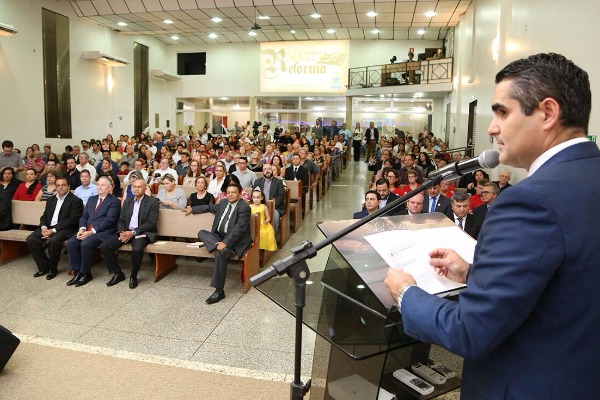 Em sessão solene, Herculano destaca papel das igrejas evangélicas