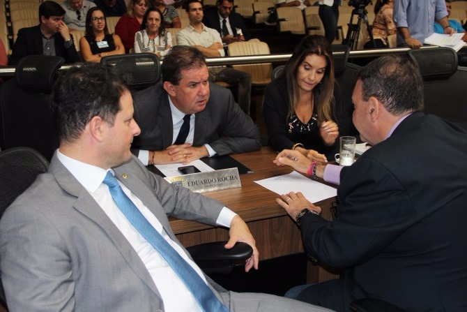 Liderado por Eduardo Rocha, PMDB se reúne com governador Liderado por Eduardo Rocha, PMDB se reúne com governador