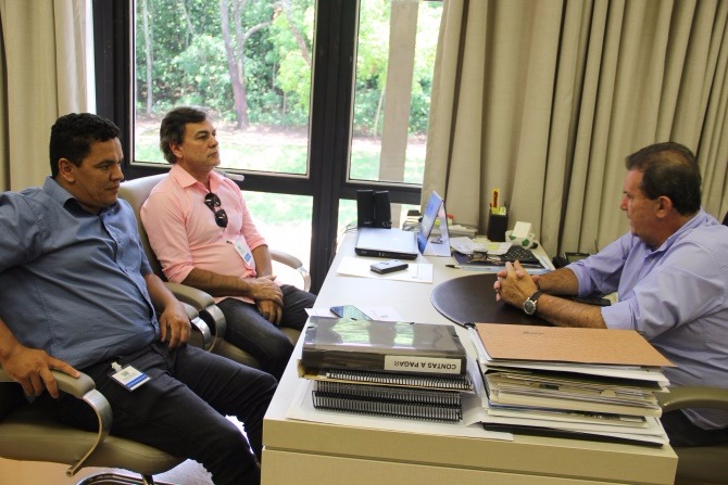 Deputado Eduardo Rocha recebe a visita de dois vereadores de Três Lagoas Deputado Eduardo Rocha recebe a visita de dois vereadores de Três Lagoas