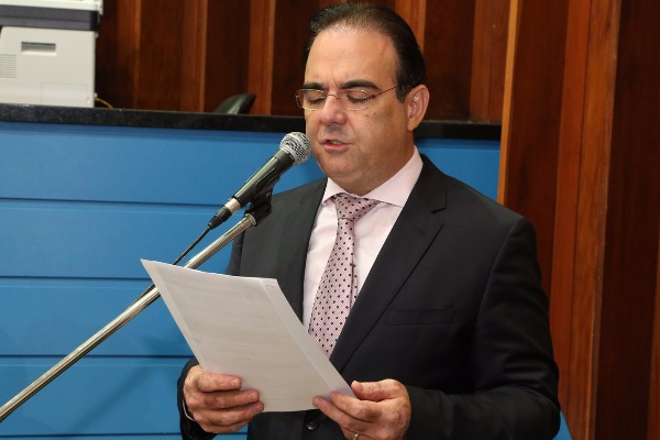 Projeto obriga escola a ter cadeira especial para alunos com deficiência e obesidade Projeto obriga escola a ter cadeira especial para alunos com deficiência e obesidade