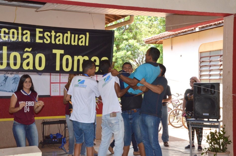 Vencedores dos JETs 2016-2017 recebem premiações nas escolas