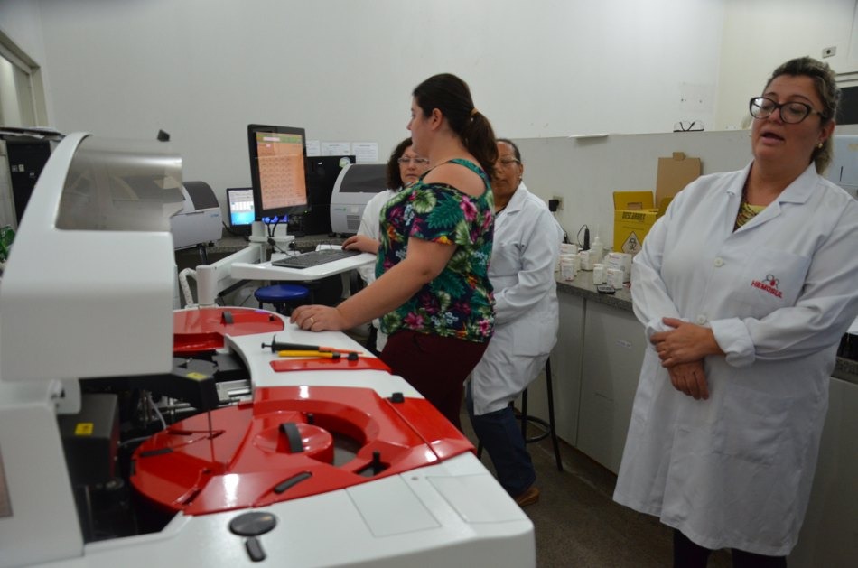 Laboratório Municipal recebe novo equipamento para agilizar exames