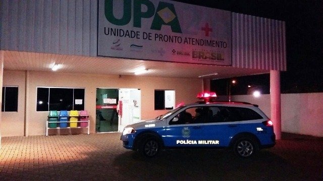 Homem é atacado e esfaqueado por trio quando chegava em casa Homem é atacado e esfaqueado por trio quando chegava em casa