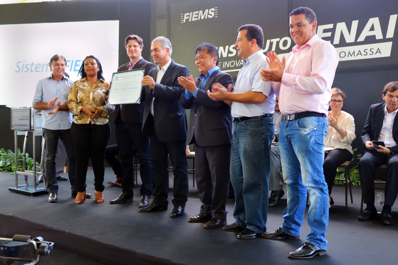 Vereadores prestam homenagem a governador e representantes da indústria Vereadores prestam homenagem a governador e representantes da indústria