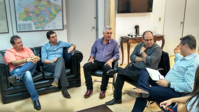Eduardo Rocha intermedeia acordo de cooperação e garante estágio de medicina em Três Lagoas Eduardo Rocha intermedeia acordo de cooperação e garante estágio de medicina em Três Lagoas