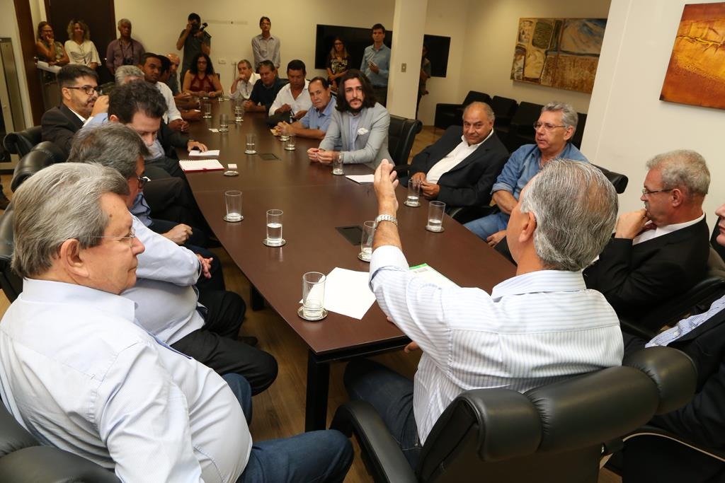 Onevan de Matos pede apoio ao governador de MS para reabrir de frigorífico em Batayporã Onevan de Matos pede apoio ao governador de MS para reabrir de frigorífico em Batayporã