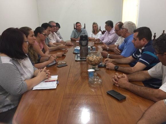 Deputado e representantes de entidades reúnem-se com governador para tratar a criminalidade em Três Lagoas