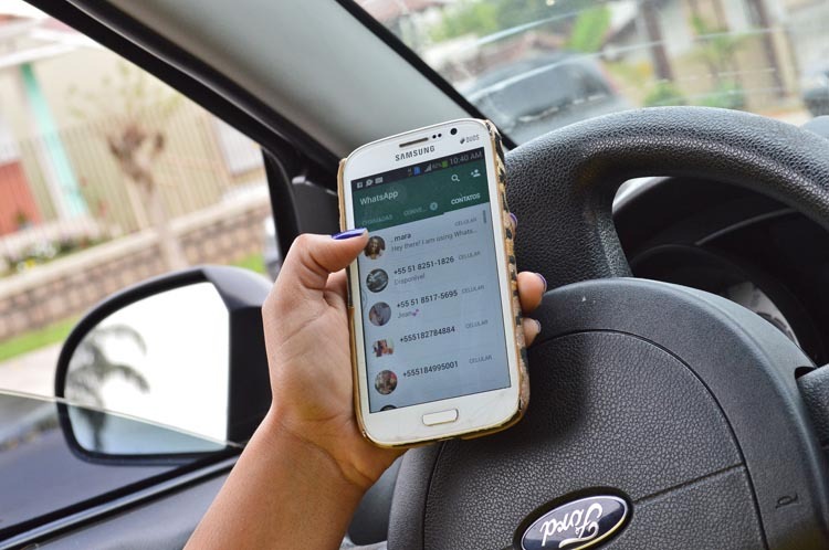 Falar ao celular enquanto dirige e não usar cinto de segurança são as principais infrações de trânsito em Três Lagoas