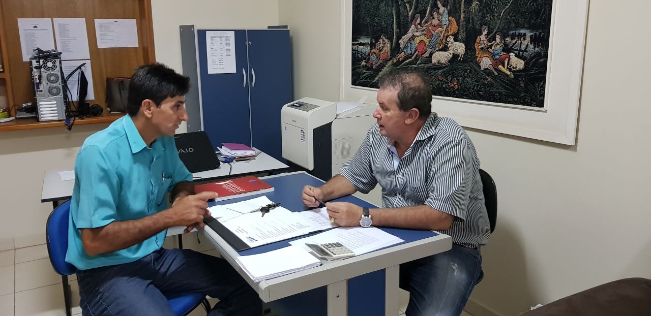 Presidente de centro rural de Arapuá visita deputado e pede apoio junto a Agraer