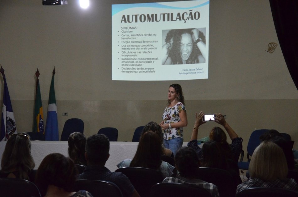 Gestores e Coordenadores participam de palestra sobre automutilação de crianças e adolescentes