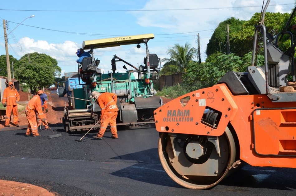 Ruas da Vila Alegre recebem asfalto após conclusão de obra de drenagem