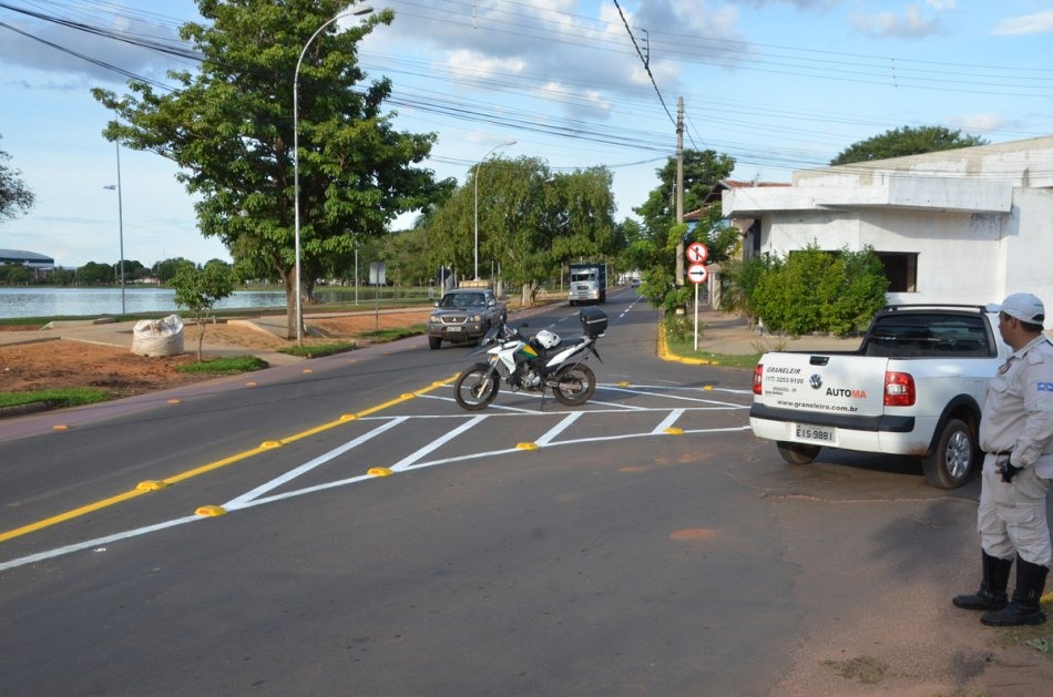 Trechos da avenida Aldair Rosa Oliveira com sentido único já esta valendo 