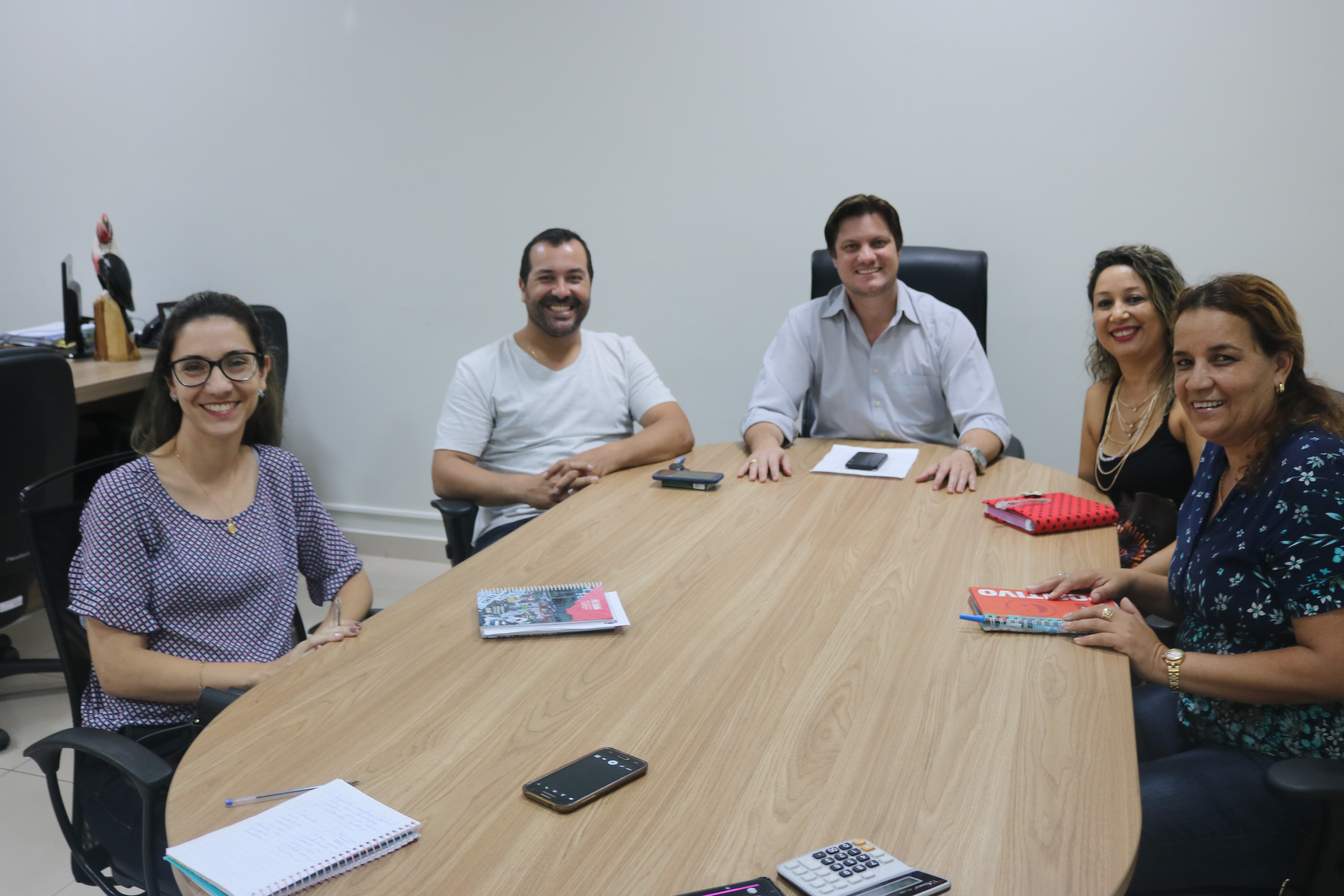 Vereadores reúnem-se com grupo do Departamento Pedagógico para tratar da automutilação Vereadores reúnem-se com grupo do Departamento Pedagógico para tratar da automutilação