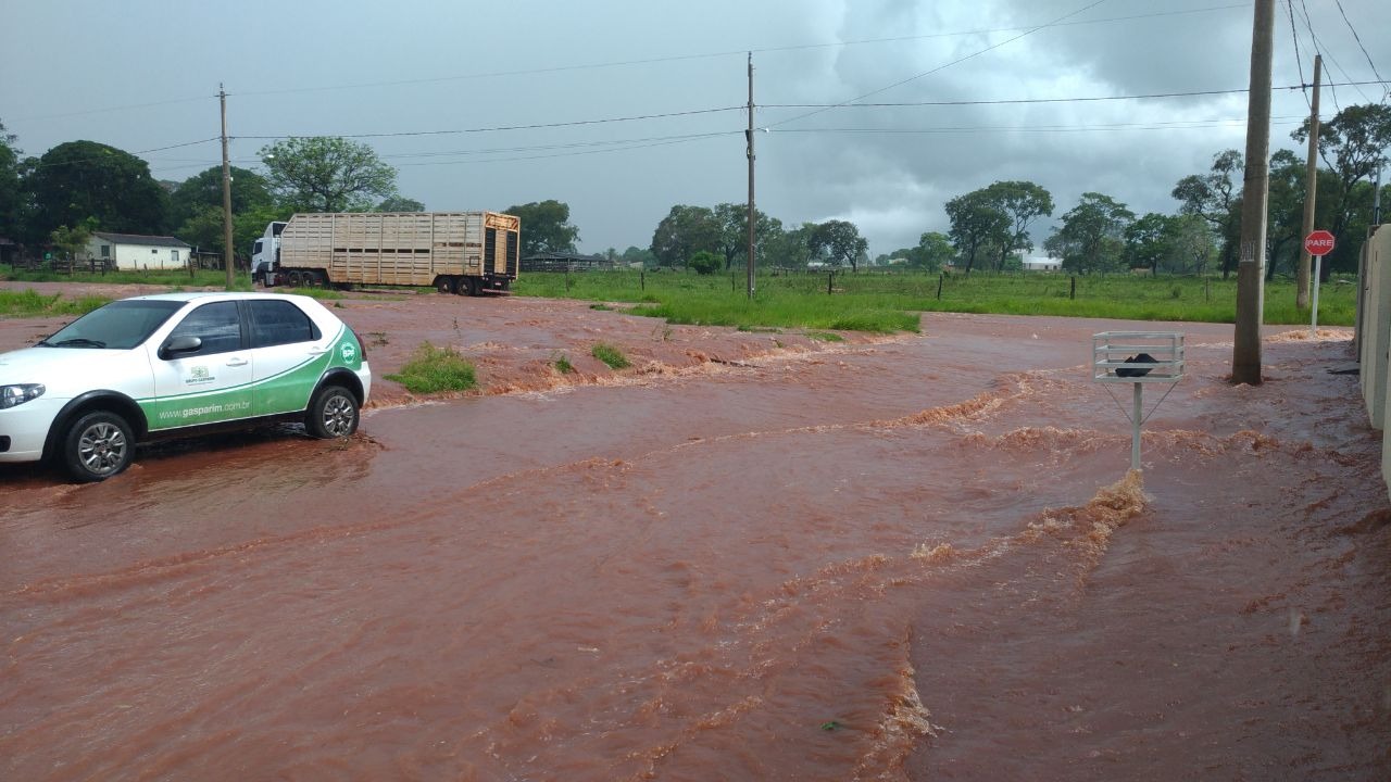 Chuva deixa pontos de Bataguassu com alagamentos Chuva deixa pontos de Bataguassu com alagamentos