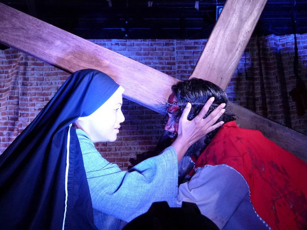 Encenação da Paixão de Cristo será no pátio do Colégio Dom Bosco Encenação da Paixão de Cristo será no pátio do Colégio Dom Bosco