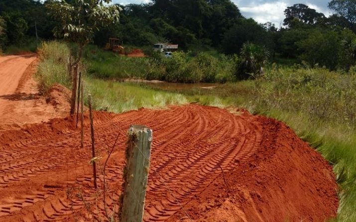 Prefeitura constrói desvio na zona rural para início de reforma de ponte do Pombinho Prefeitura constrói desvio na zona rural para início de reforma de ponte do Pombinho