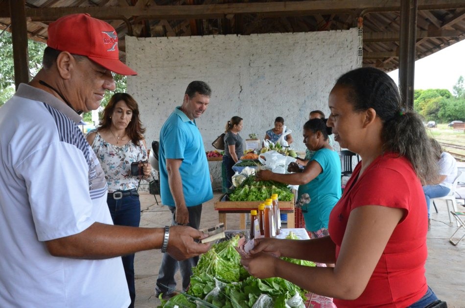 Qualidade e preço dos hortifrútis do Mini Ceasa caem no gosto da população Qualidade e preço dos hortifrútis do Mini Ceasa caem no gosto da população