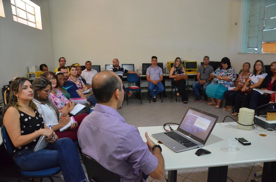 Gestores das 36 Unidades Educacionais de Três Lagoas recebem capacitação Gestores das 36 Unidades Educacionais de Três Lagoas recebem capacitação